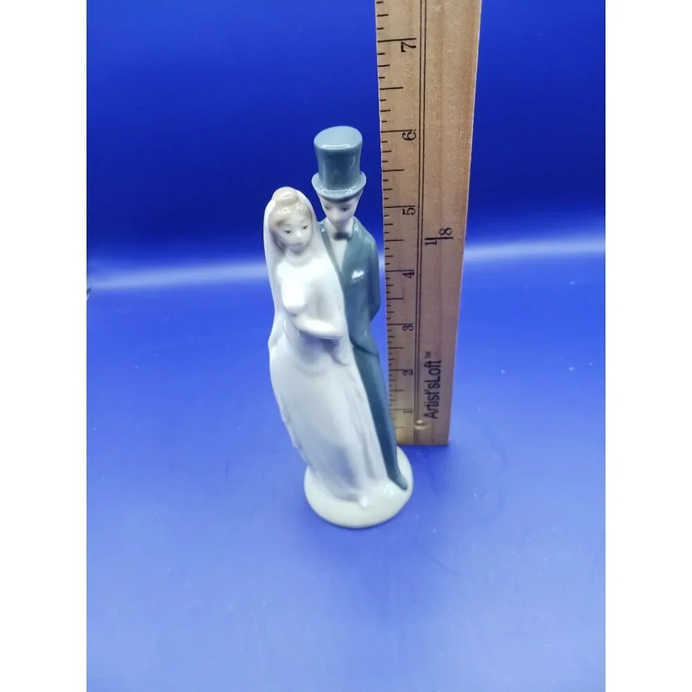Lladro Vtg  Porcelain Bride & Groom Figurine Statue Cake Topper
